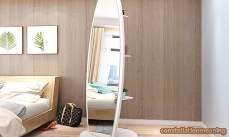 mirror on ceiling
